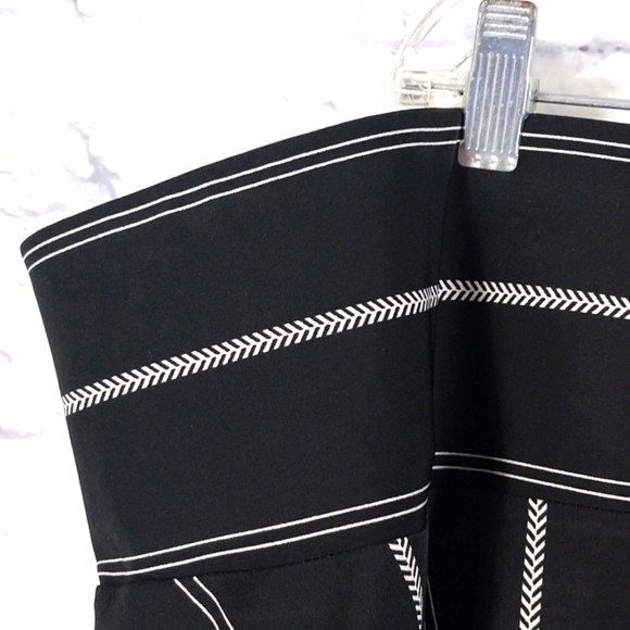 NWT Striped Black & White Striped Skirt Sz 26/28 - Picture 3 of 5